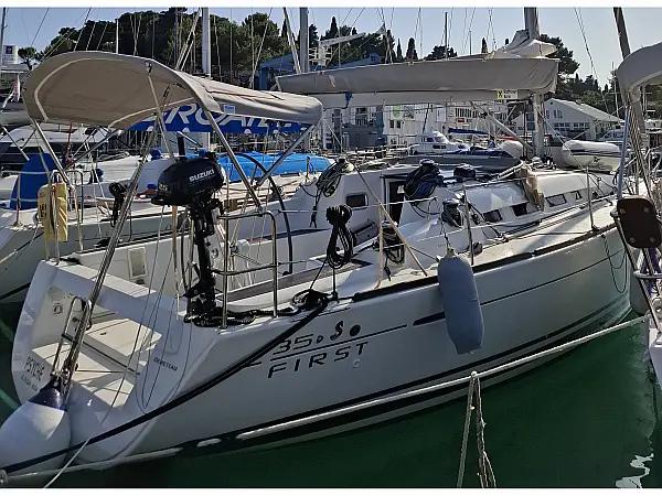 Beneteau First 35