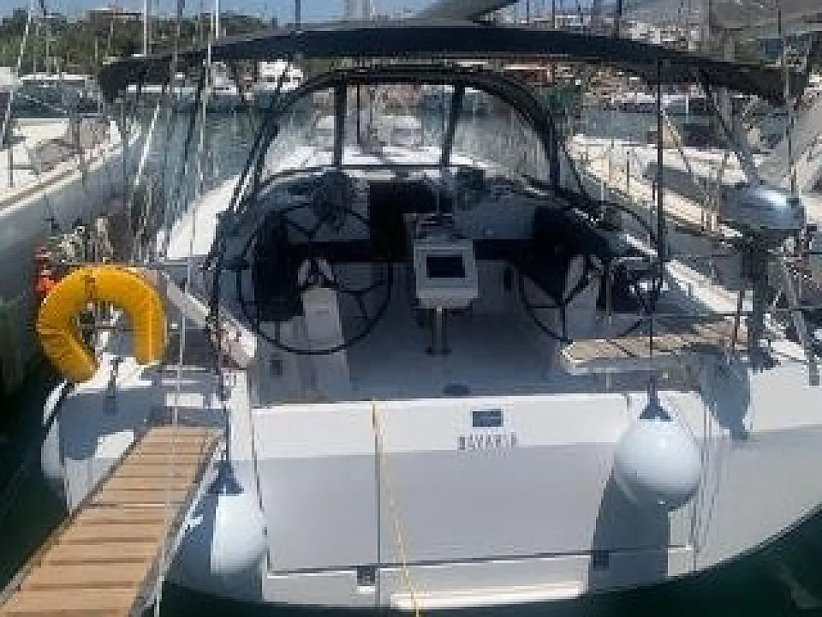 Bavaria C42 (3 cab.)